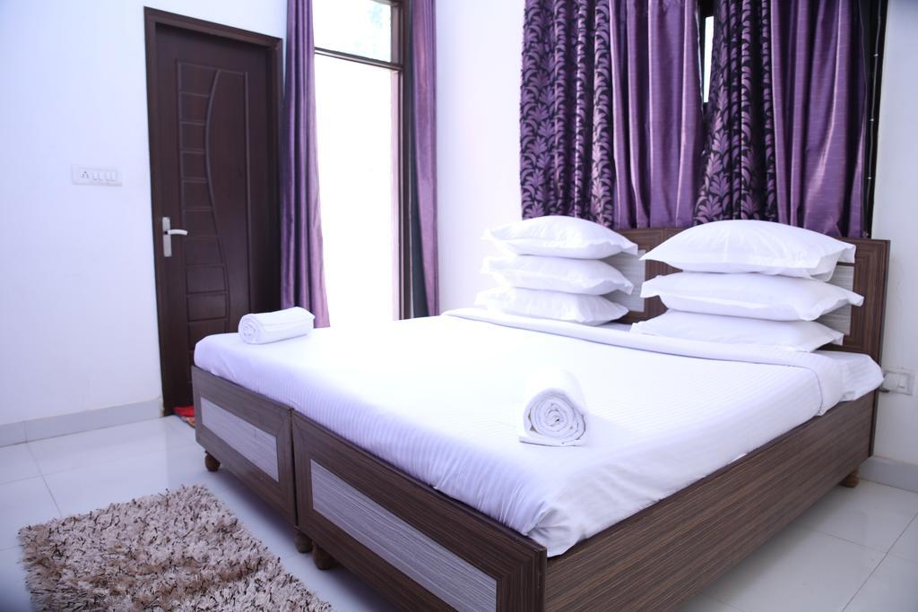 Hotel Airport Land Нью-Делі Номер фото